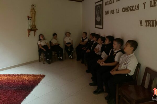 esclavas.santisima.eucaristia.madre.dios.blog.1.junio.Oratorio.niños.2