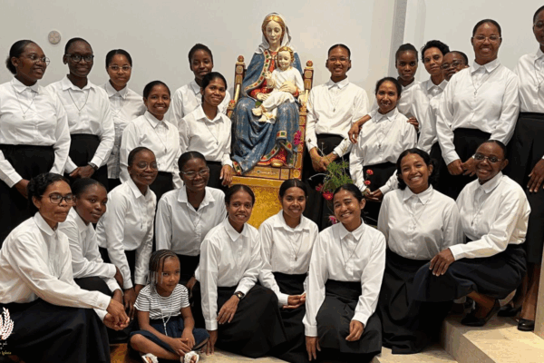 esclavas.santisima.eucaristia.madre.dios.noviciado.timor.3